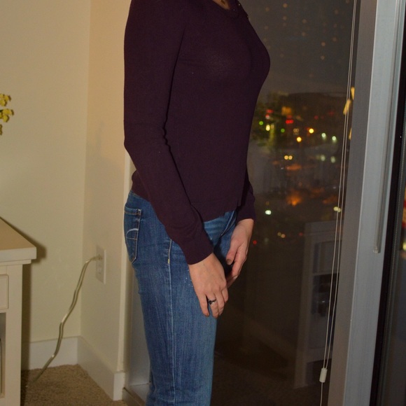 Distressed American Eagle light wash jeans - Picture 3 of 3